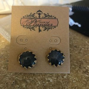 Betsy earring -Plunder